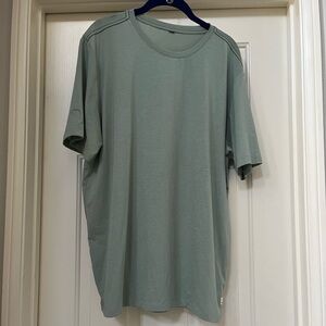 SOLD Vuori Shirt Mens Large Green Current Tech Tee Crewneck Neptune  Stretch